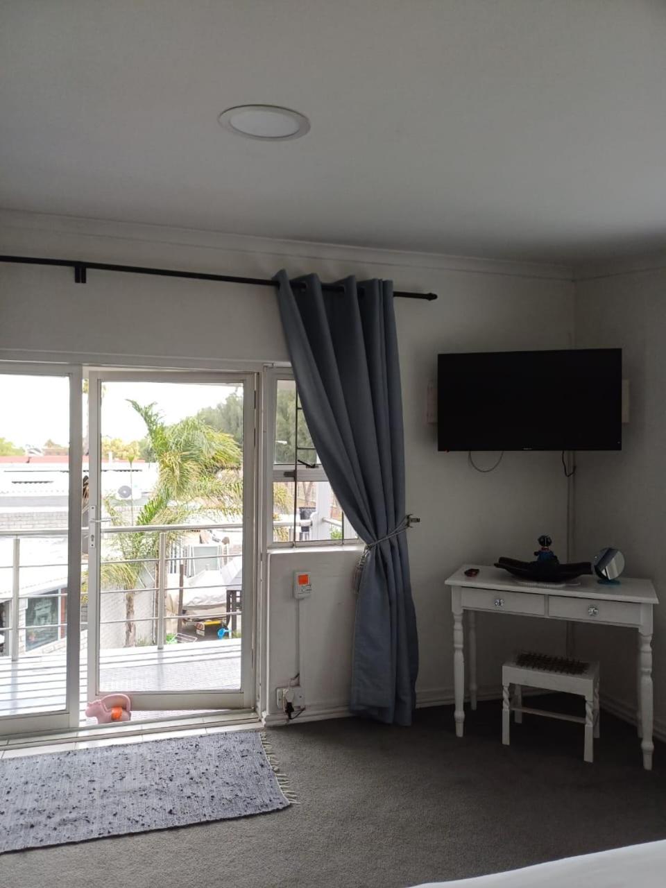 Apartment Sunny Get Away For A Family Of 4 *